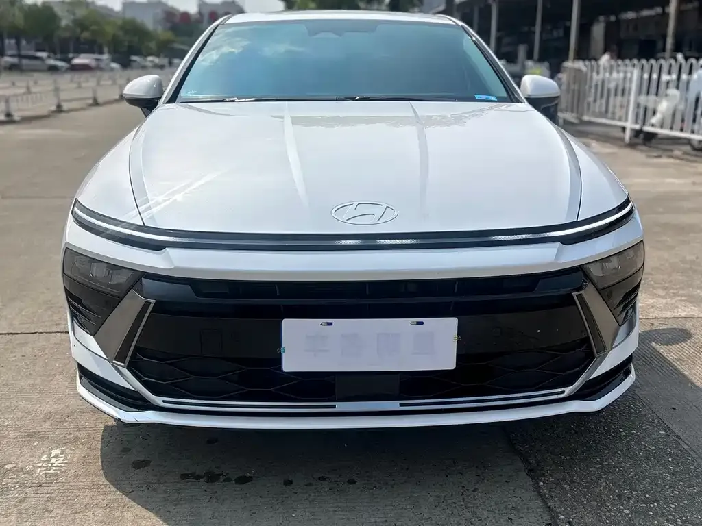 Hyundai Sonata — фото 1