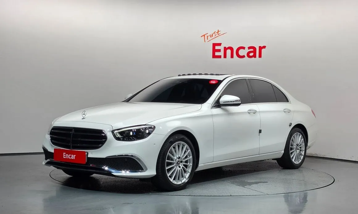 Mercedes-Benz E-Class — фото 1