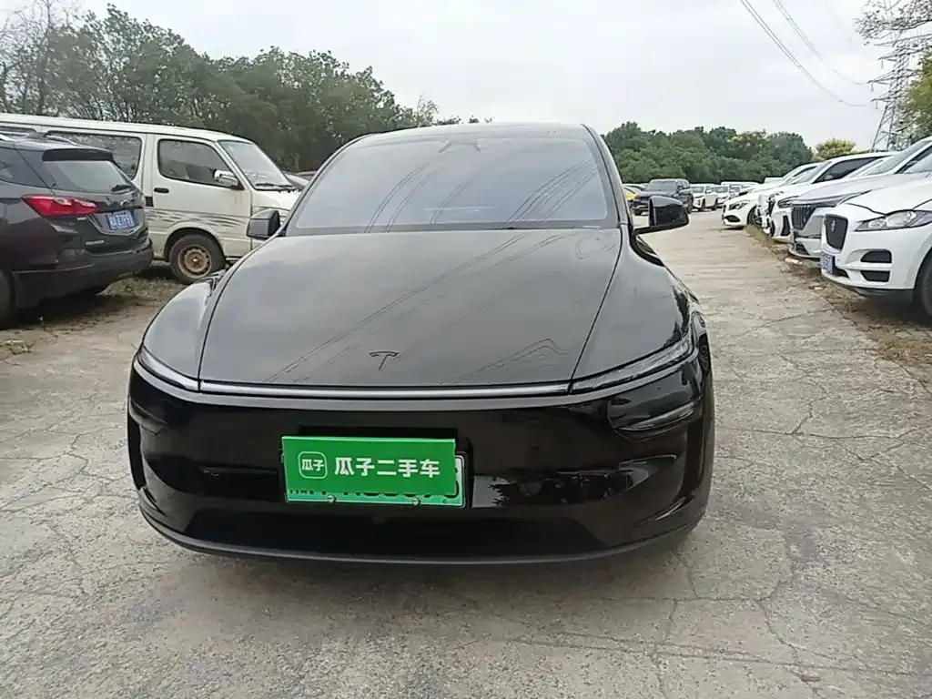 Tesla Model Y L — фото 1