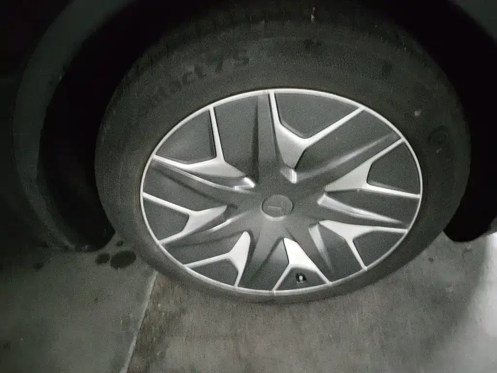 Tesla Model Y L — фото 4