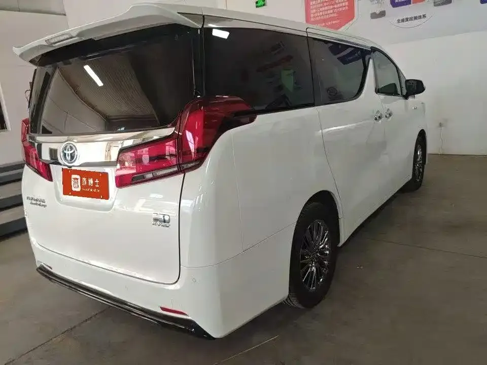 Toyota Alphard — фото 5