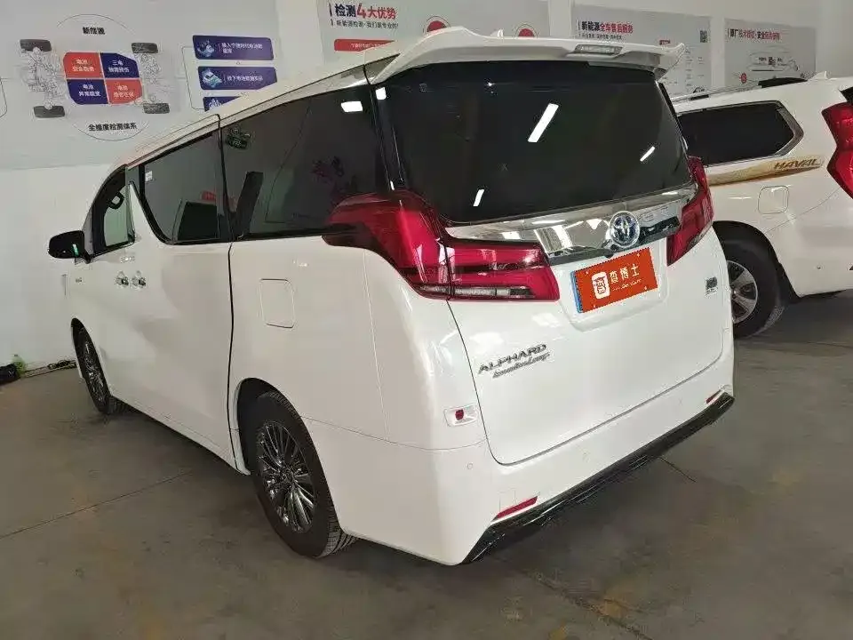 Toyota Alphard — фото 7