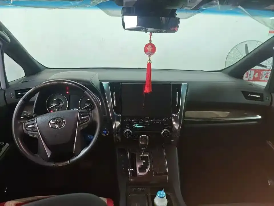 Toyota Alphard — фото 8