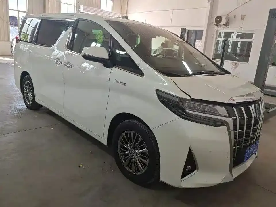 Toyota Alphard — фото 4