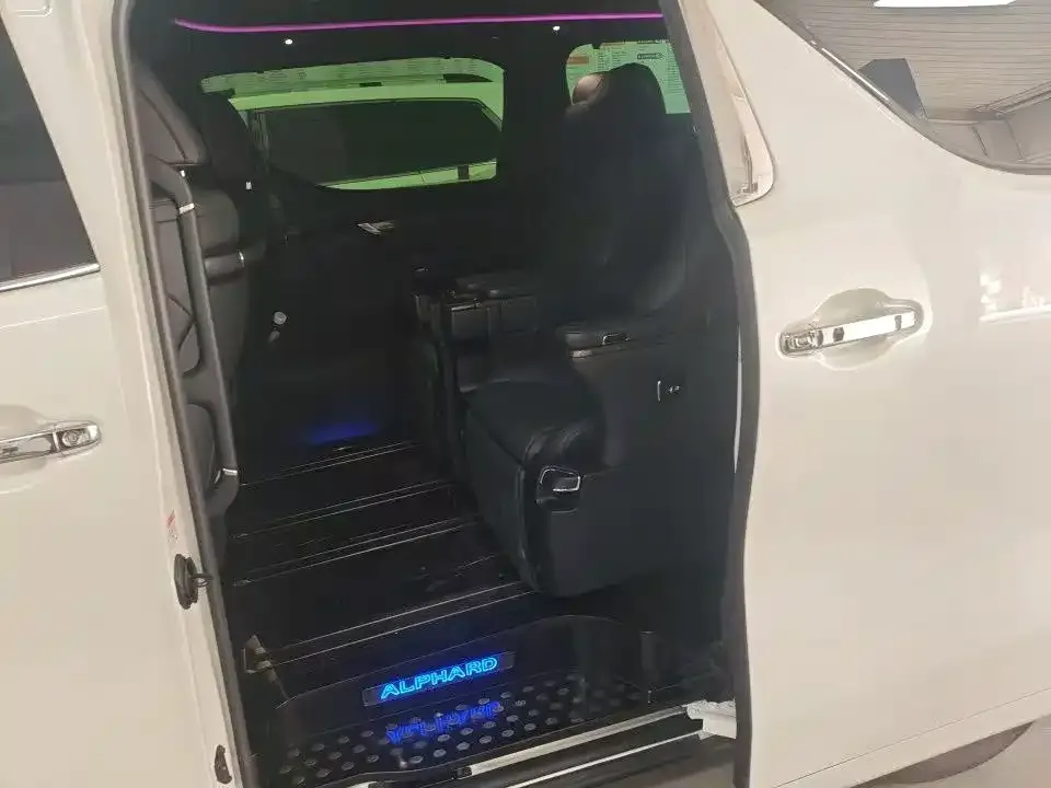 Toyota Alphard — фото 3