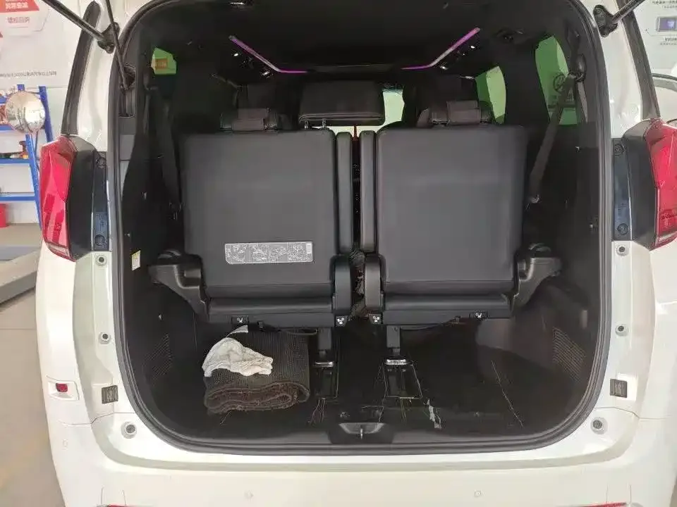 Toyota Alphard — фото 2