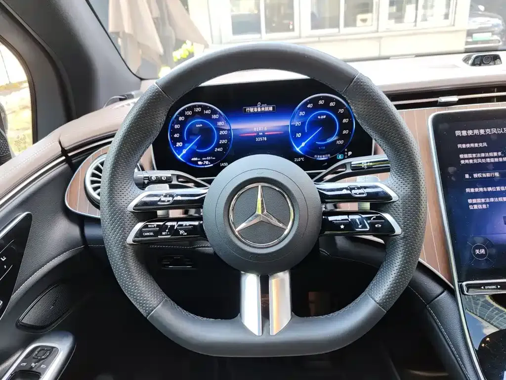 Mercedes-Benz EQE SUV — фото 10