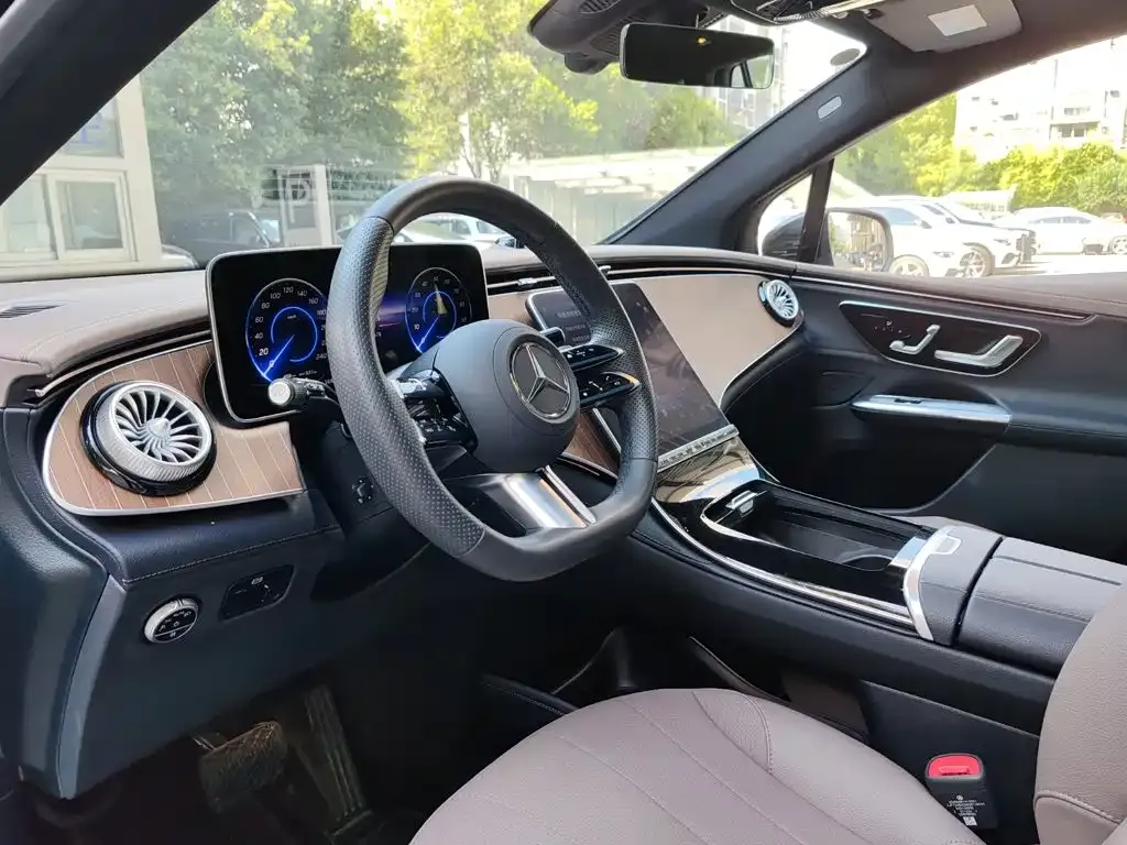 Mercedes-Benz EQE SUV — фото 2