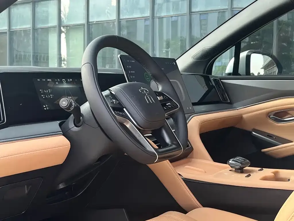 BYD L DM-i — фото 3