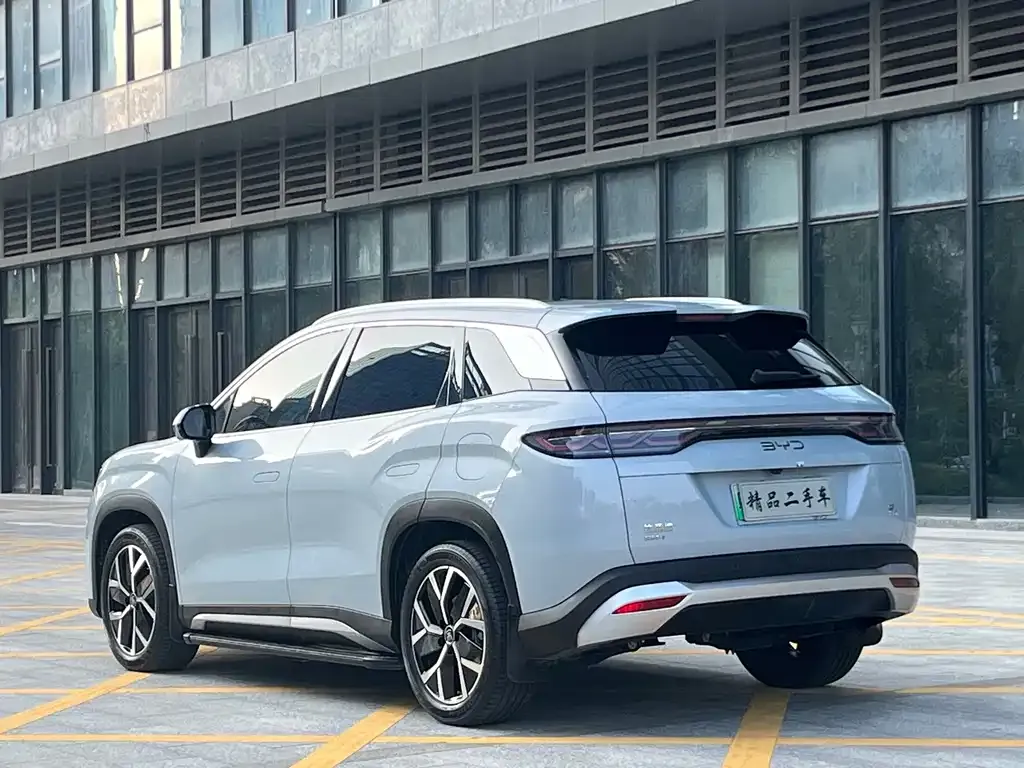 BYD L DM-i — фото 5