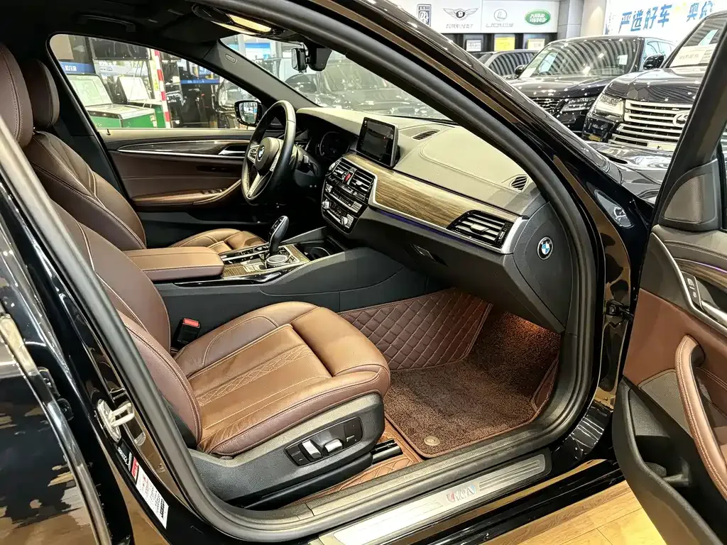 BMW 5 Series — фото 10