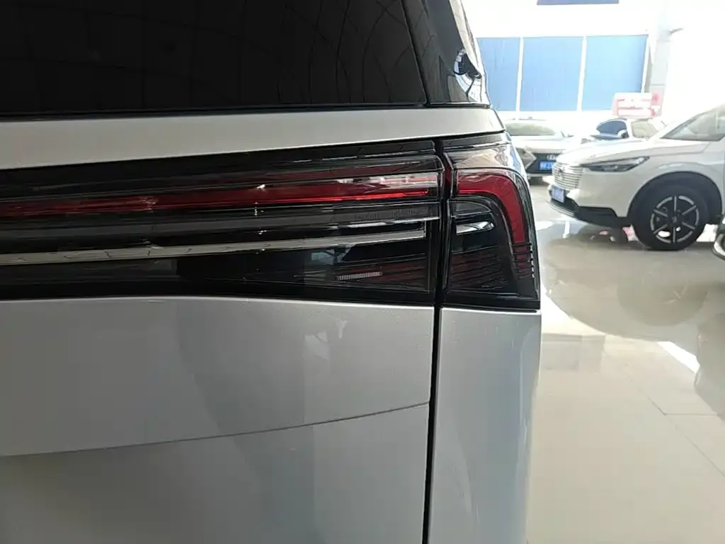 Buick GL8 Hybrid — фото 2