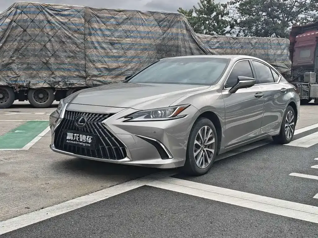 Lexus ES — фото 1