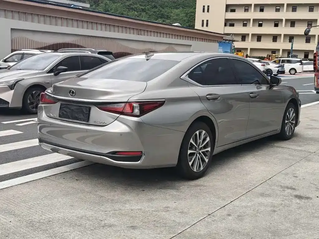 Lexus ES — фото 8