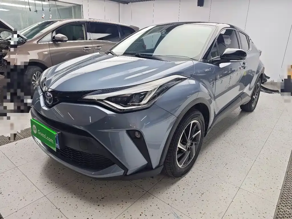 Toyota C-HR — фото 1