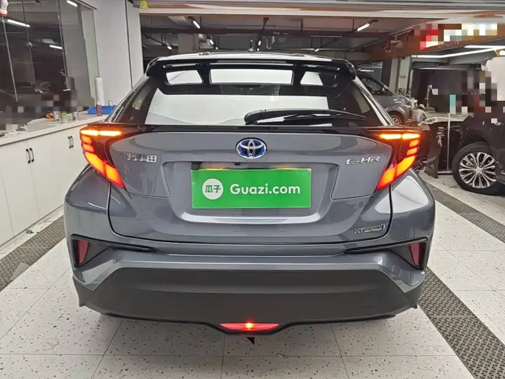 Toyota C-HR — фото 2