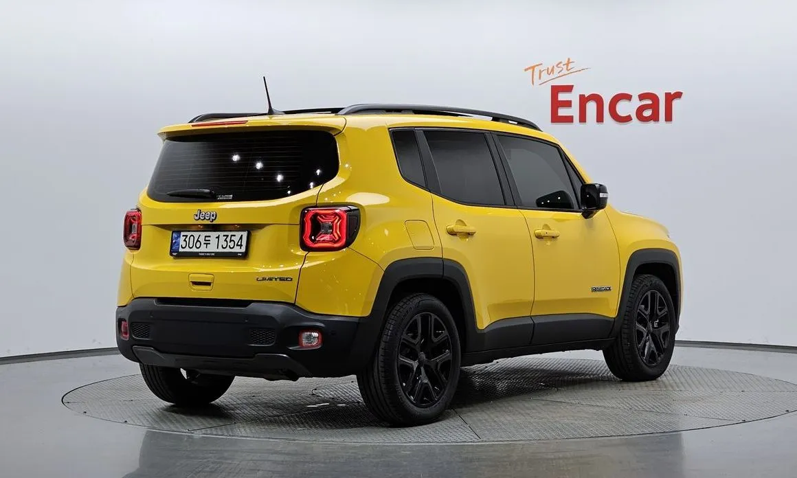 Jeep Renegade — фото 9