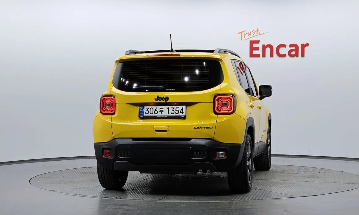 Jeep Renegade — фото 3