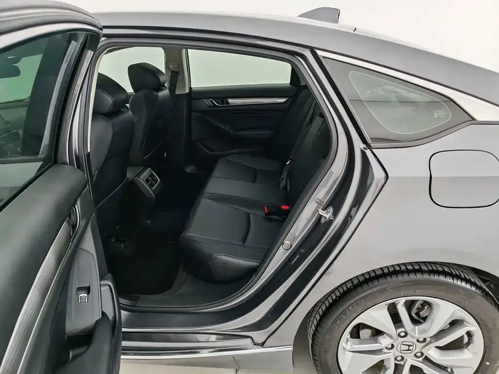 Honda Accord — фото 6