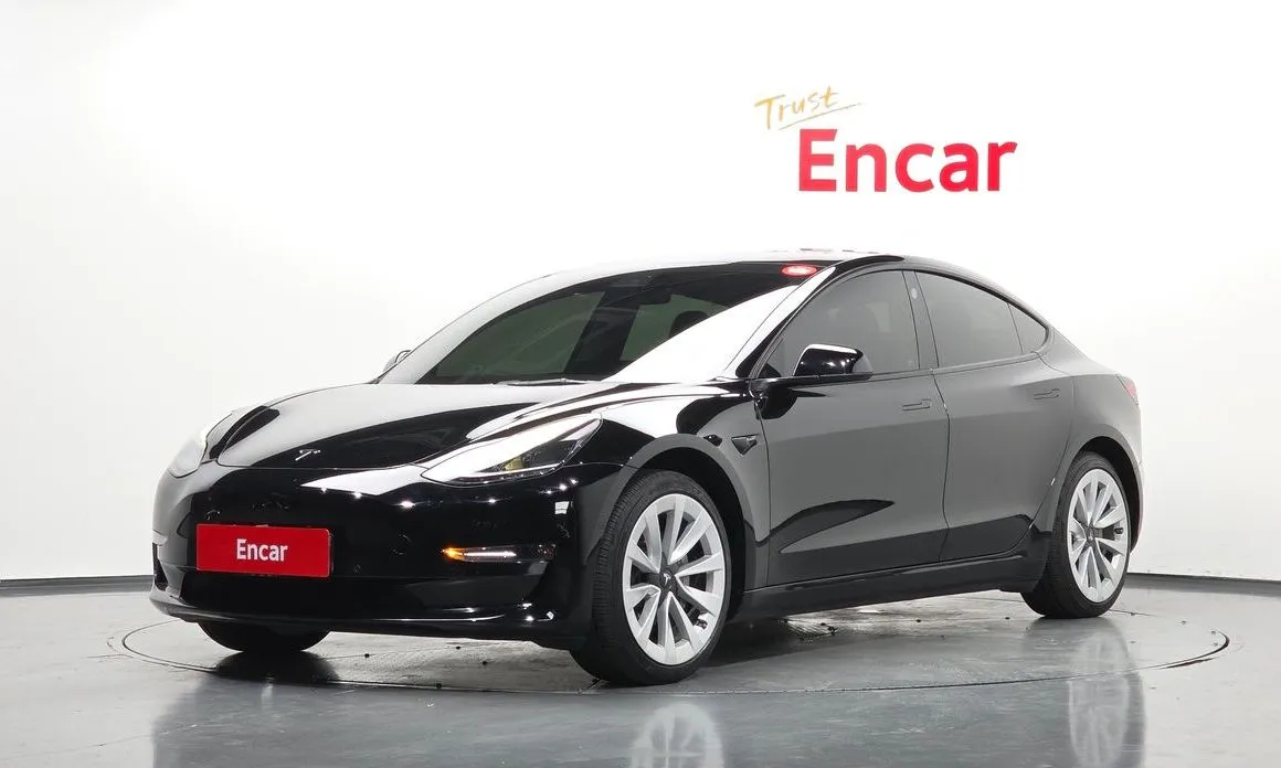 Tesla Model 3 — фото 1