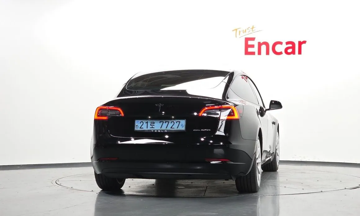 Tesla Model 3 — фото 4