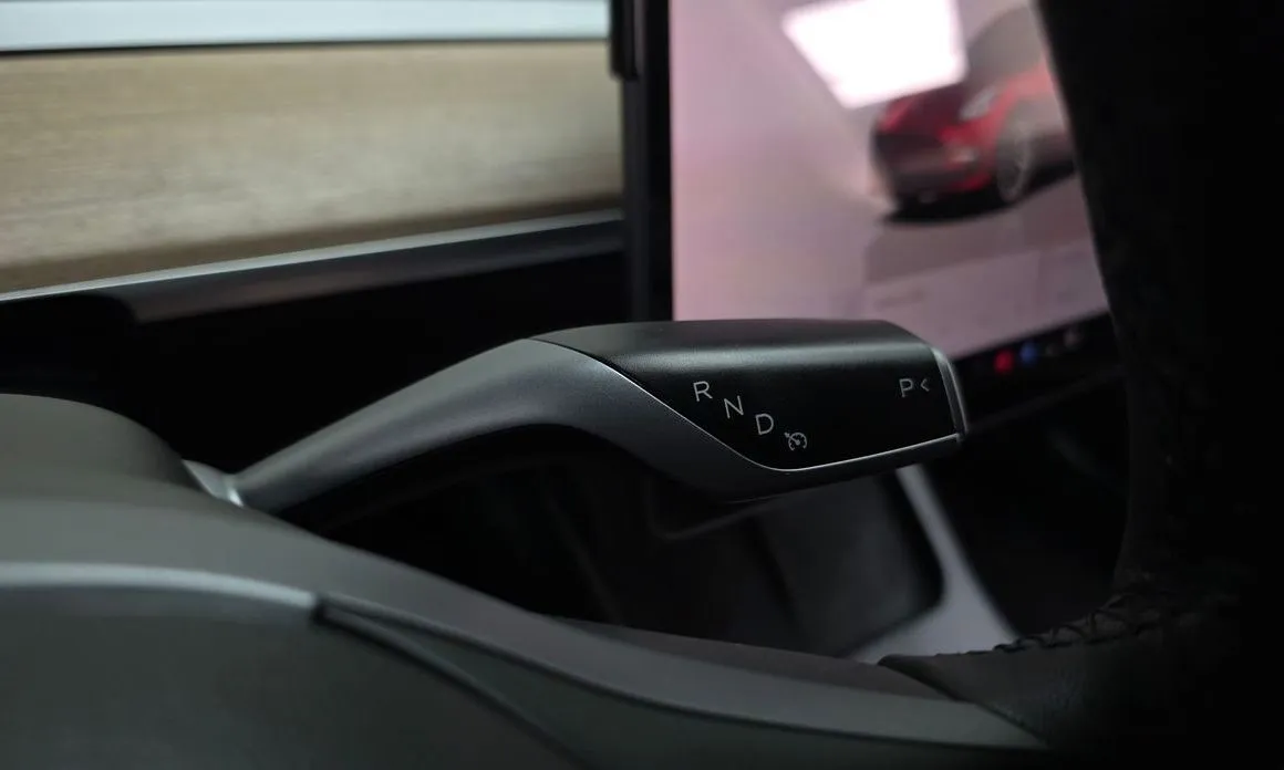 Tesla Model 3 — фото 3