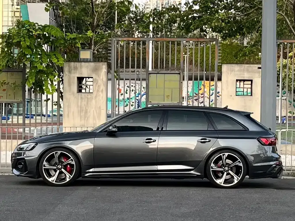 Audi RS 4 — фото 10