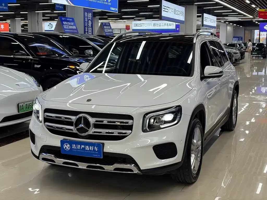Mercedes-Benz GLB — фото 1