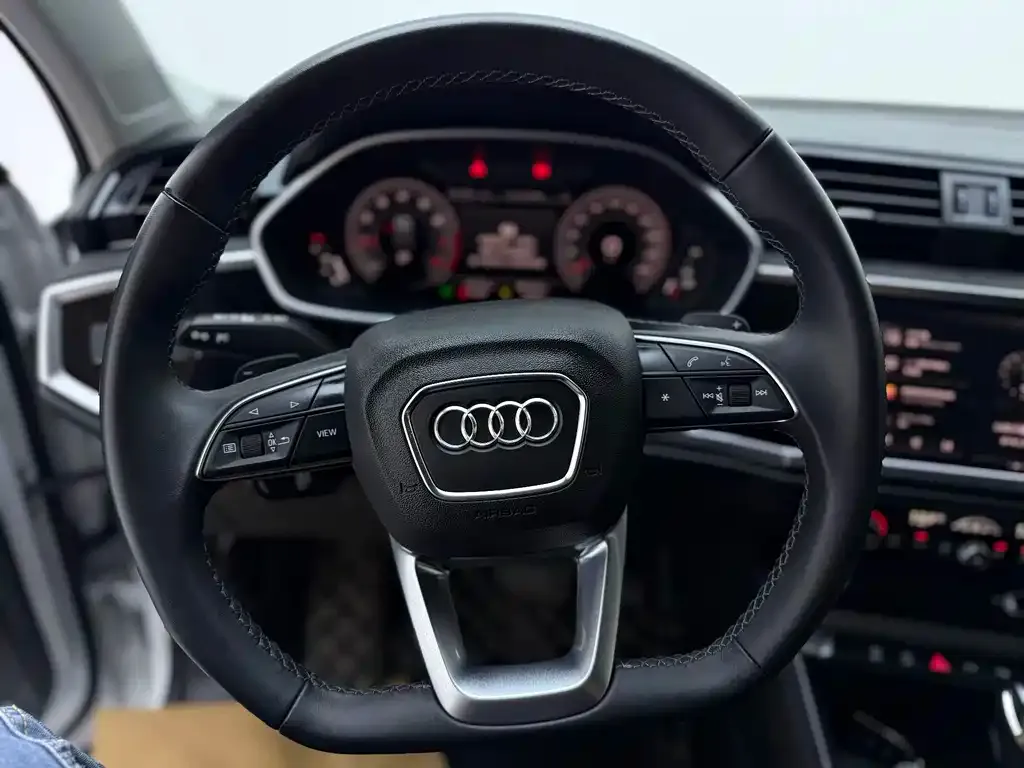 Audi Q3 — фото 4