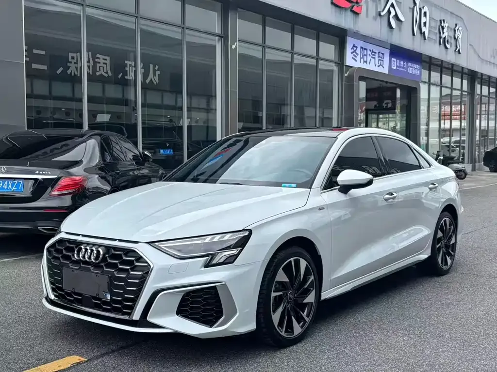 Audi A3 — фото 1
