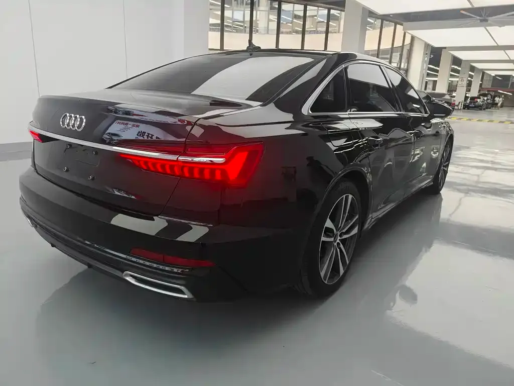 Audi A6L — фото 9