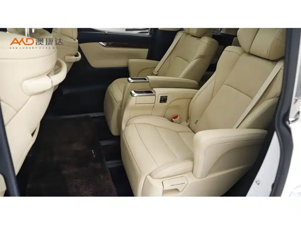 Toyota Alphard — фото 10