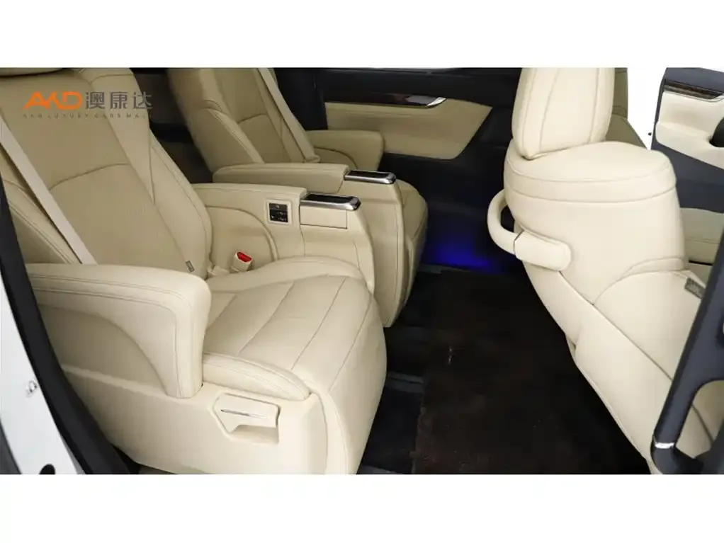 Toyota Alphard — фото 9