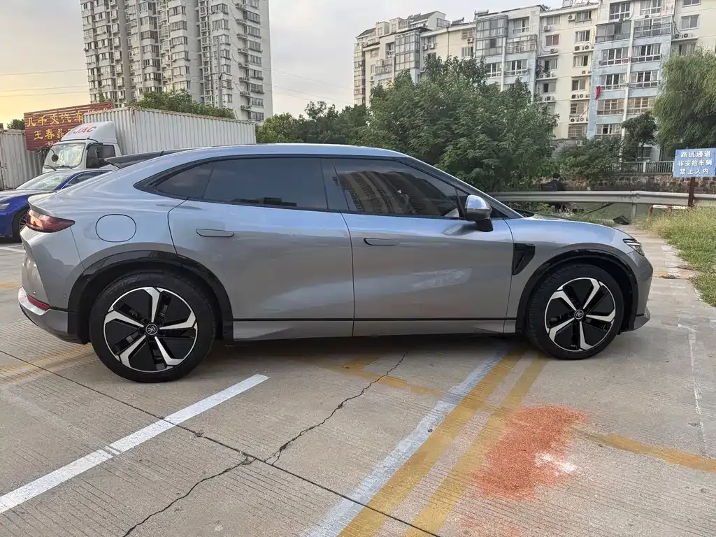 BYD L EV — фото 10