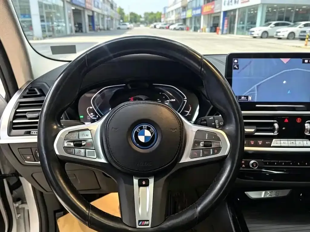 BMW iX3 — фото 5