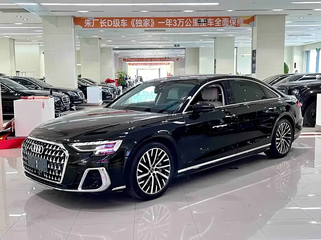 Audi A8 — фото 1