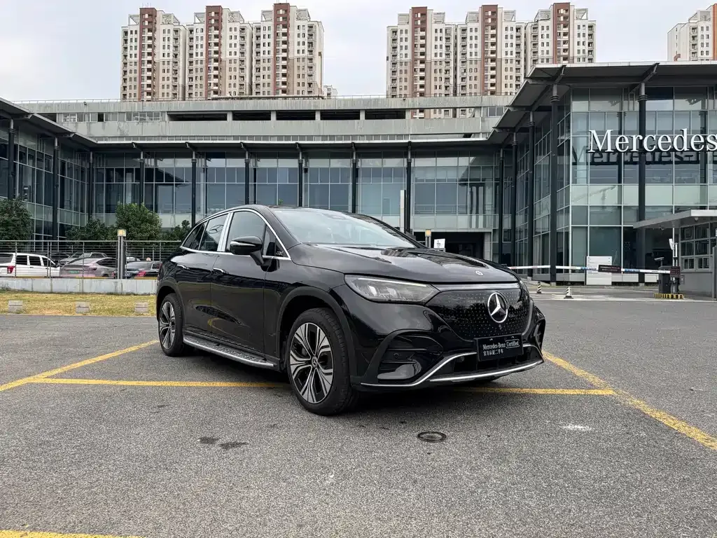 Mercedes-Benz EQE SUV — фото 10