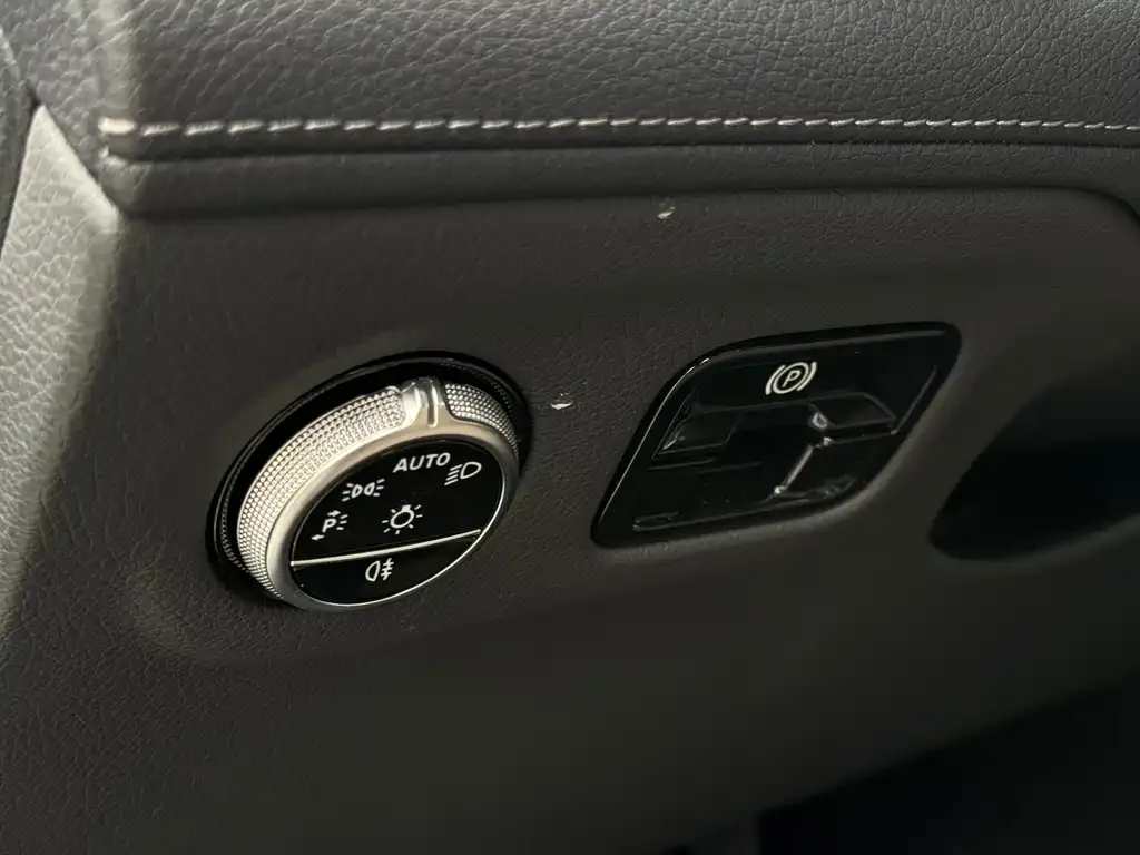 Mercedes-Benz EQE SUV — фото 4