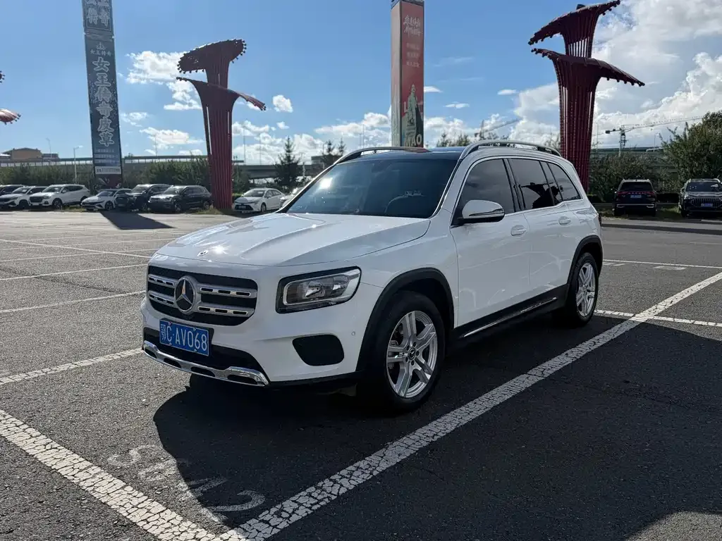 Mercedes-Benz GLB — фото 1