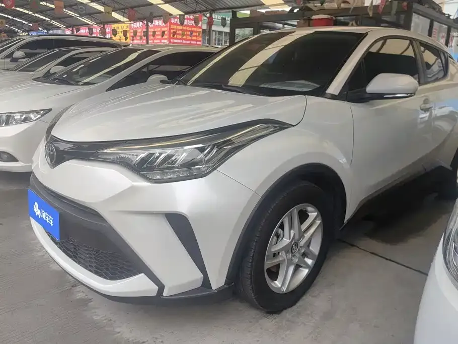 Toyota C-HR — фото 1