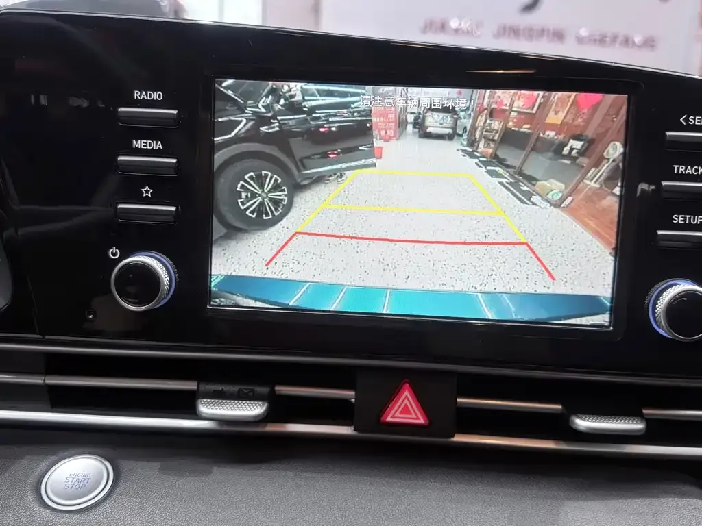 Hyundai Elantra — фото 10