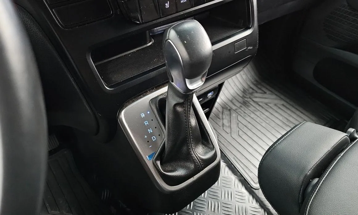 Hyundai Staria — фото 2
