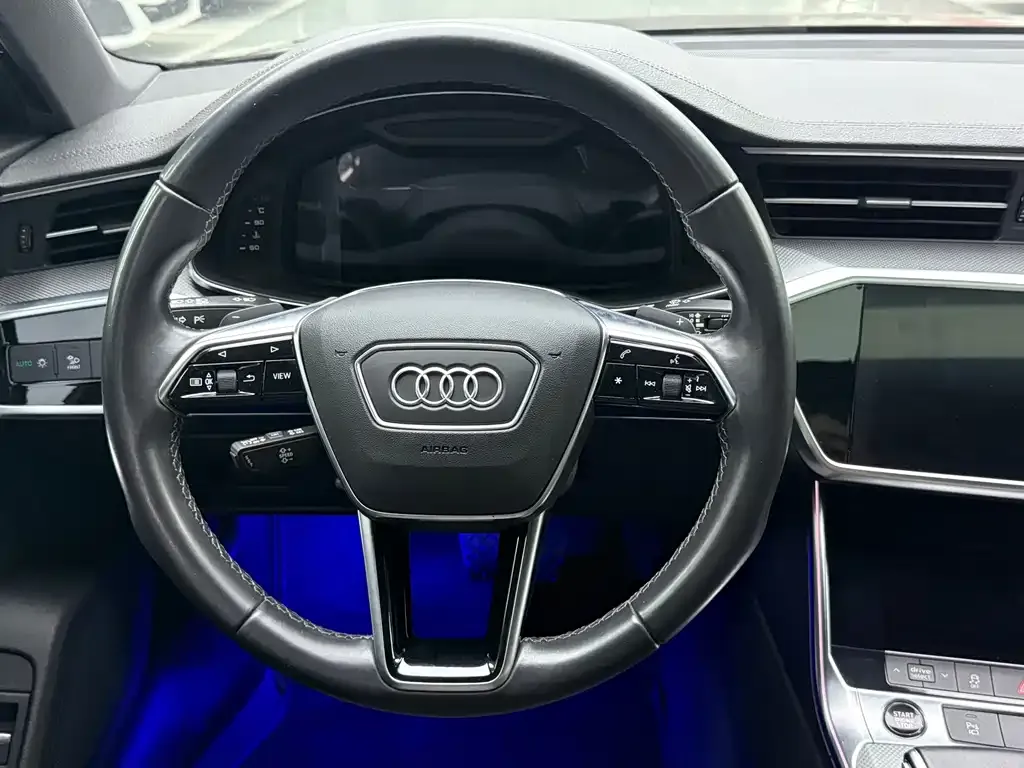 Audi A6L — фото 9