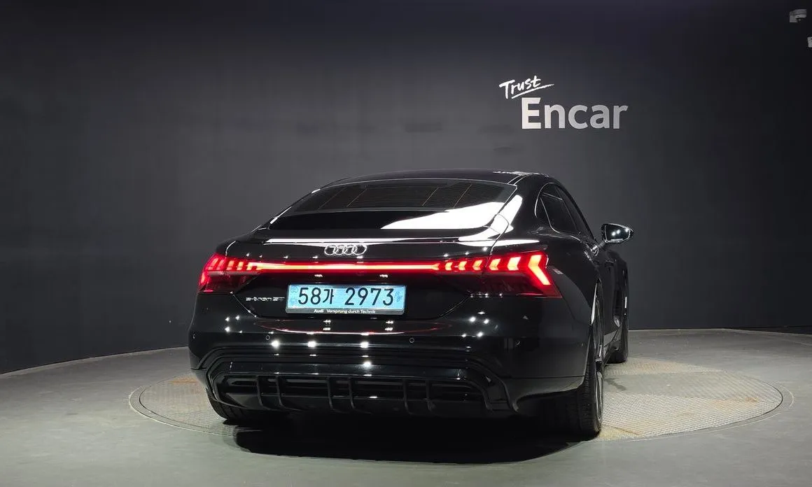 Audi e-tron GT — фото 3