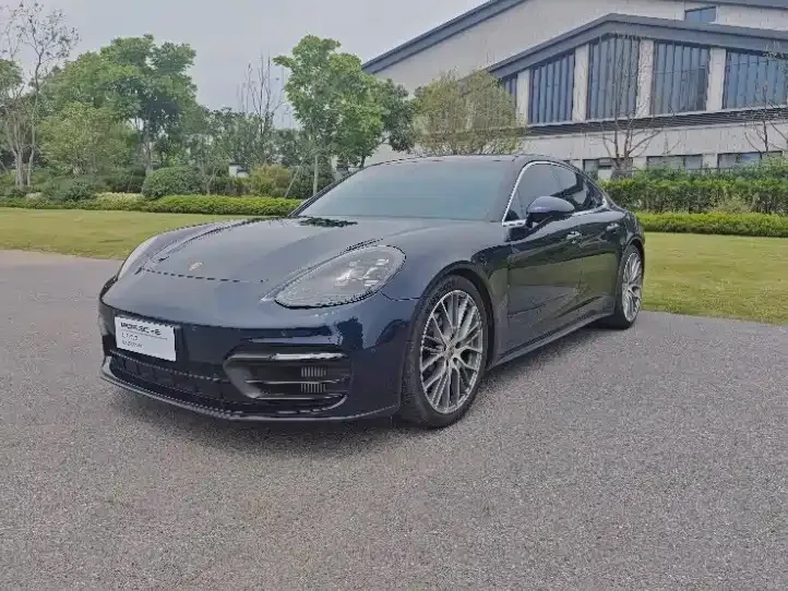 Porsche Panamera — фото 1