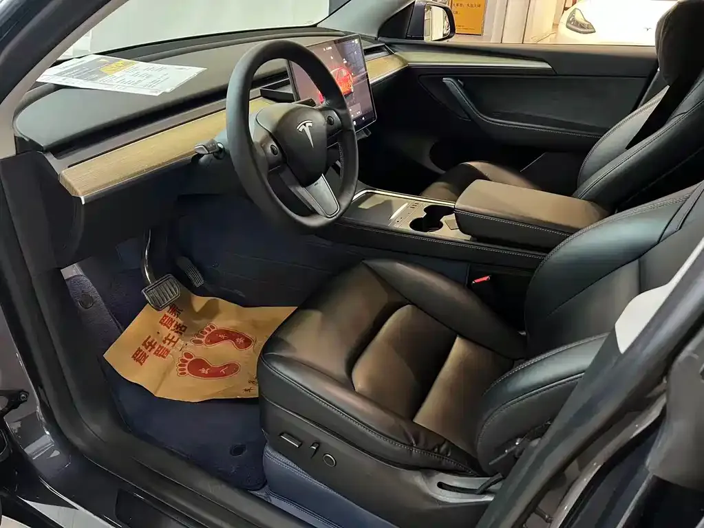 Tesla Model Y — фото 4