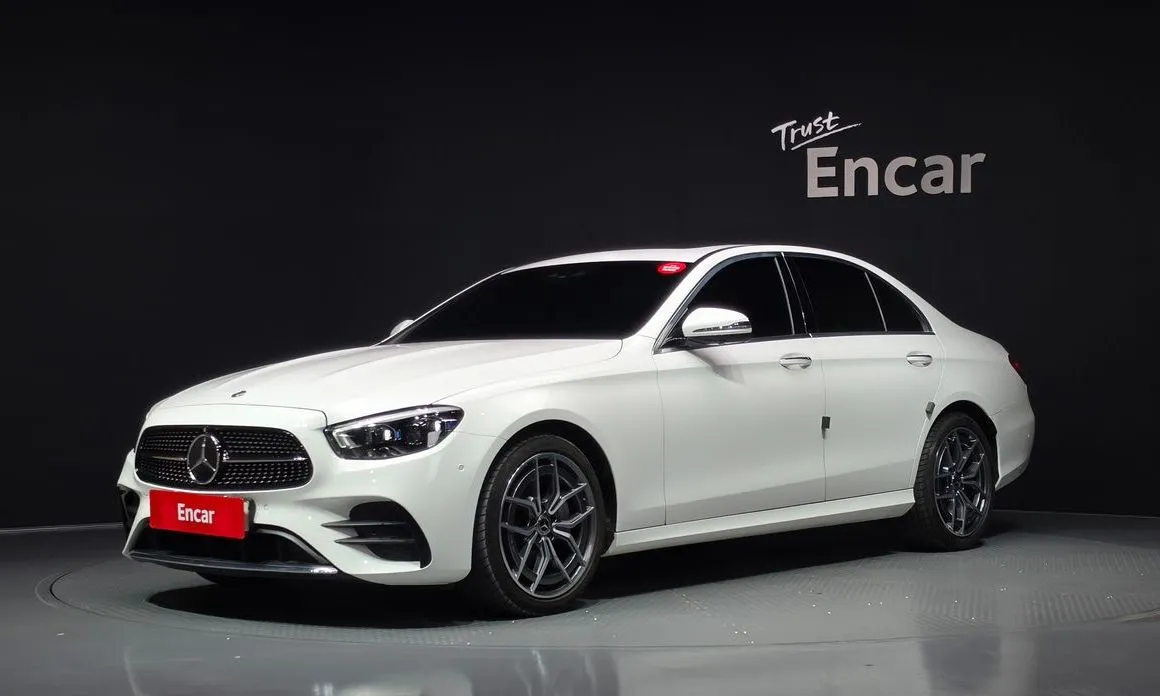 Mercedes-Benz E-Class — фото 1