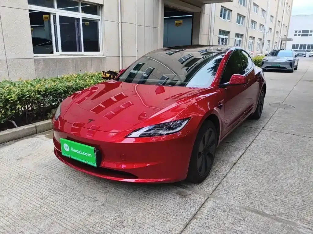 Tesla Model 3 — фото 1