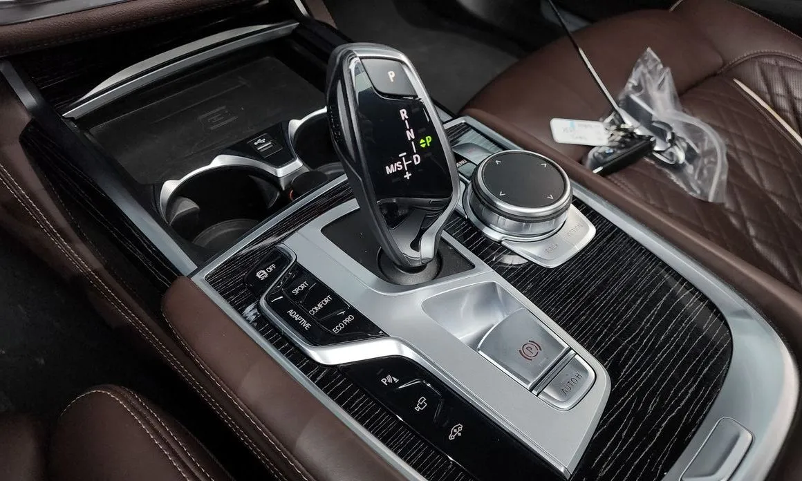 BMW 7-Series — фото 10