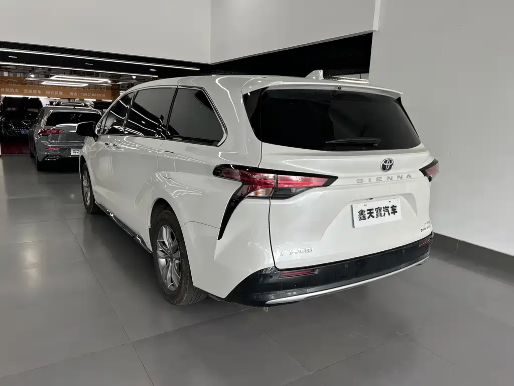 Toyota Sienna — фото 5